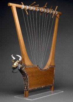 antique musical instruments 475686798
